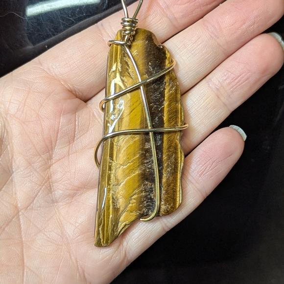 Vintage wrapped Tigers eye, 7cm, long gold tone chain