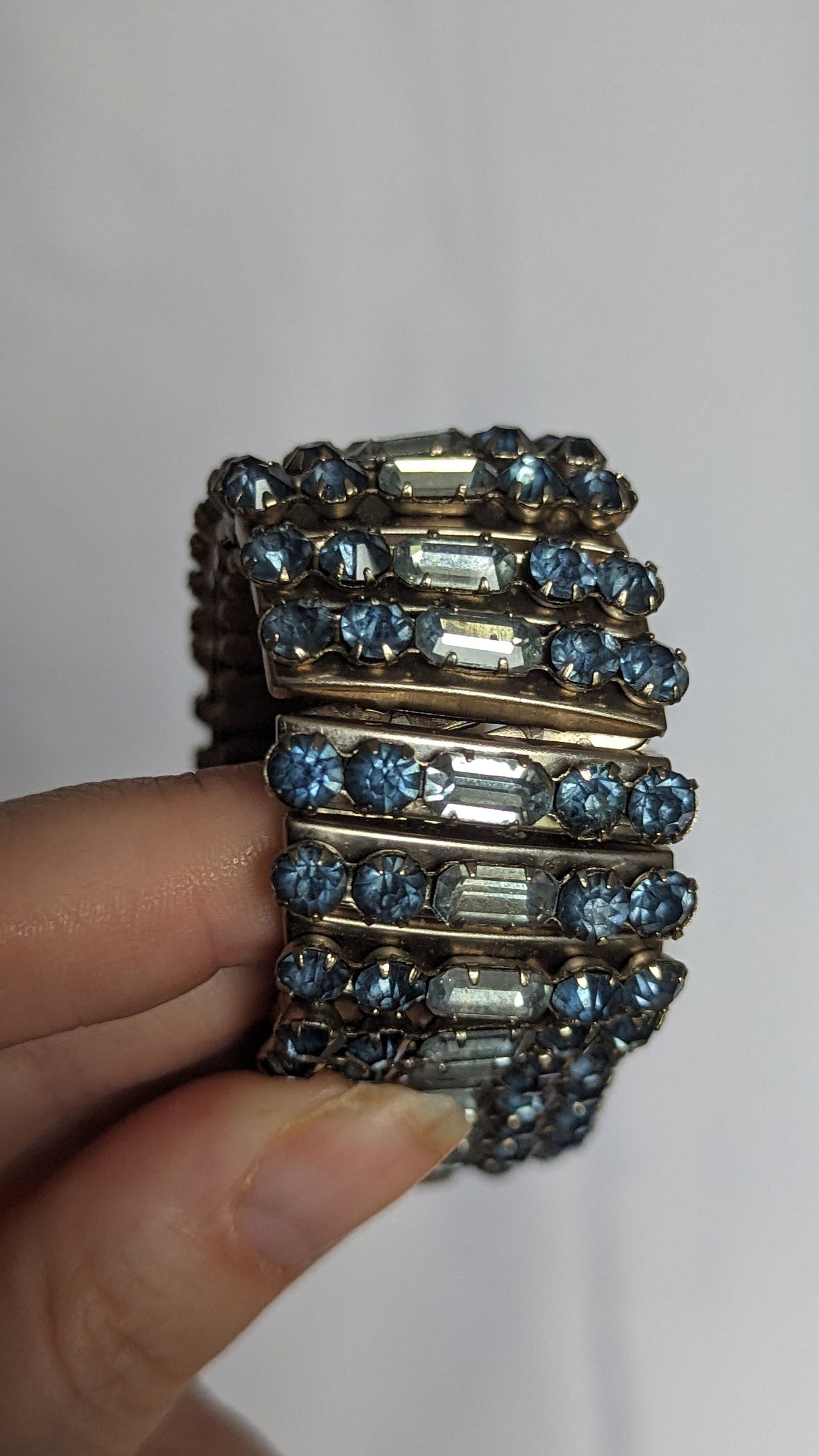 Vintage | 80s expandable bracelet | blue and white