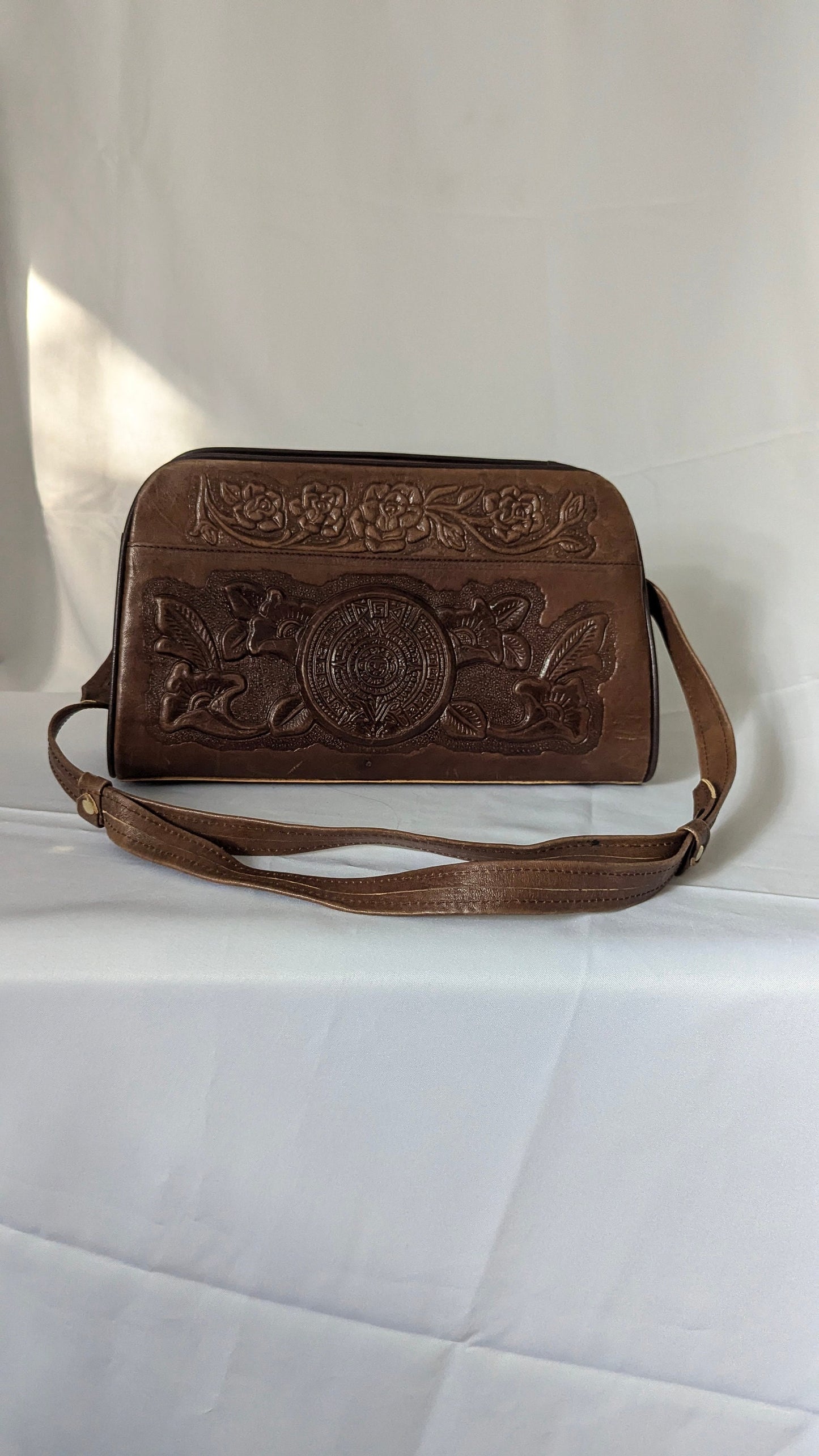 Vintage handmade brown genuine leather Aztec mexican purse excellent condition